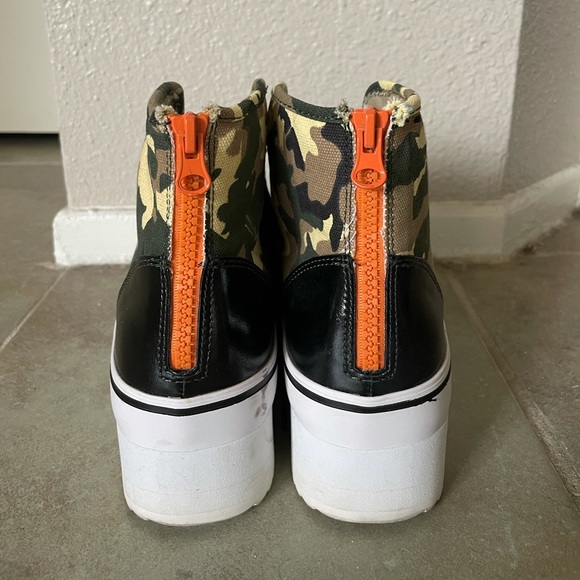 Steve Madden Platform Hightops - Picture 2 of 2